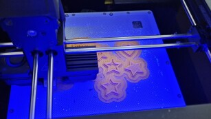 gwiazdki na płycie drukarki 3D